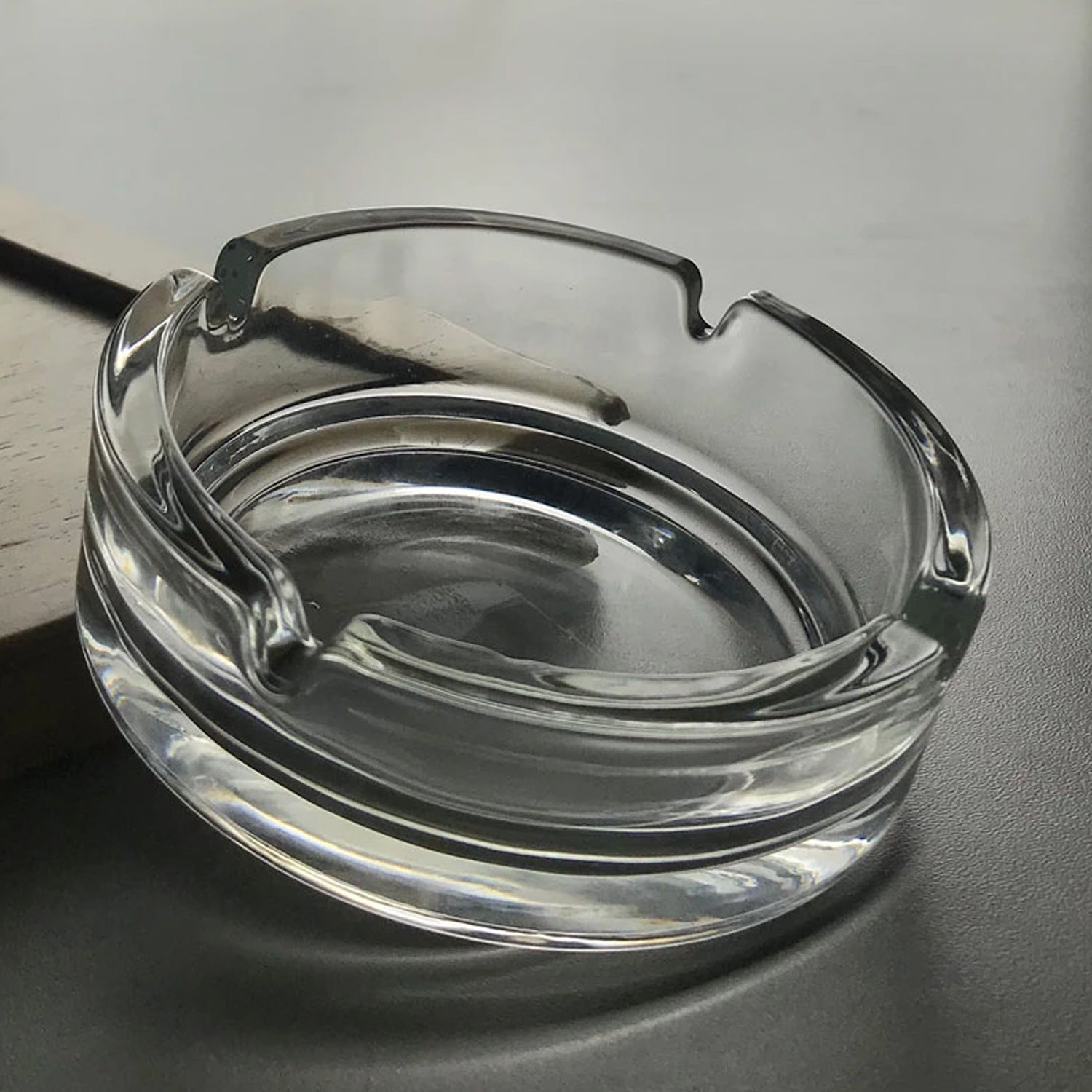 4061 Glass Classic Crystal Quality Cigar Cigarette Ashtray Round Tabletop for Home Office Indoor Outdoor Home Decor DeoDap 4061 Glass Classic Crystal Quality Cigar Cigarette Ashtray Round Tabletop for Home Office Indoor Outdoor Home Decor DeoDap